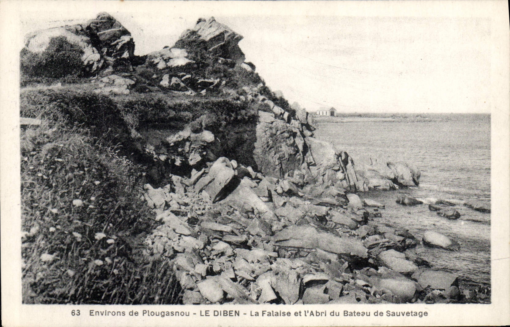 CPA Environs de Plougasnou le Diben la Falaise et l'Abri du bateau de Sauvetage