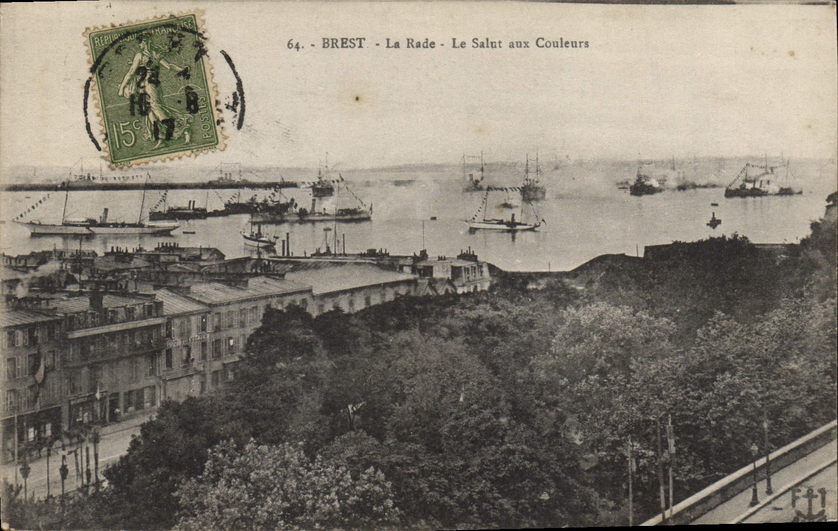 CPA Brest la rade le Salut aux Couleurs 