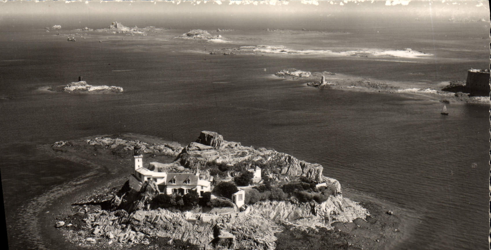 CPSM Carantec Finistere Ile Louet 