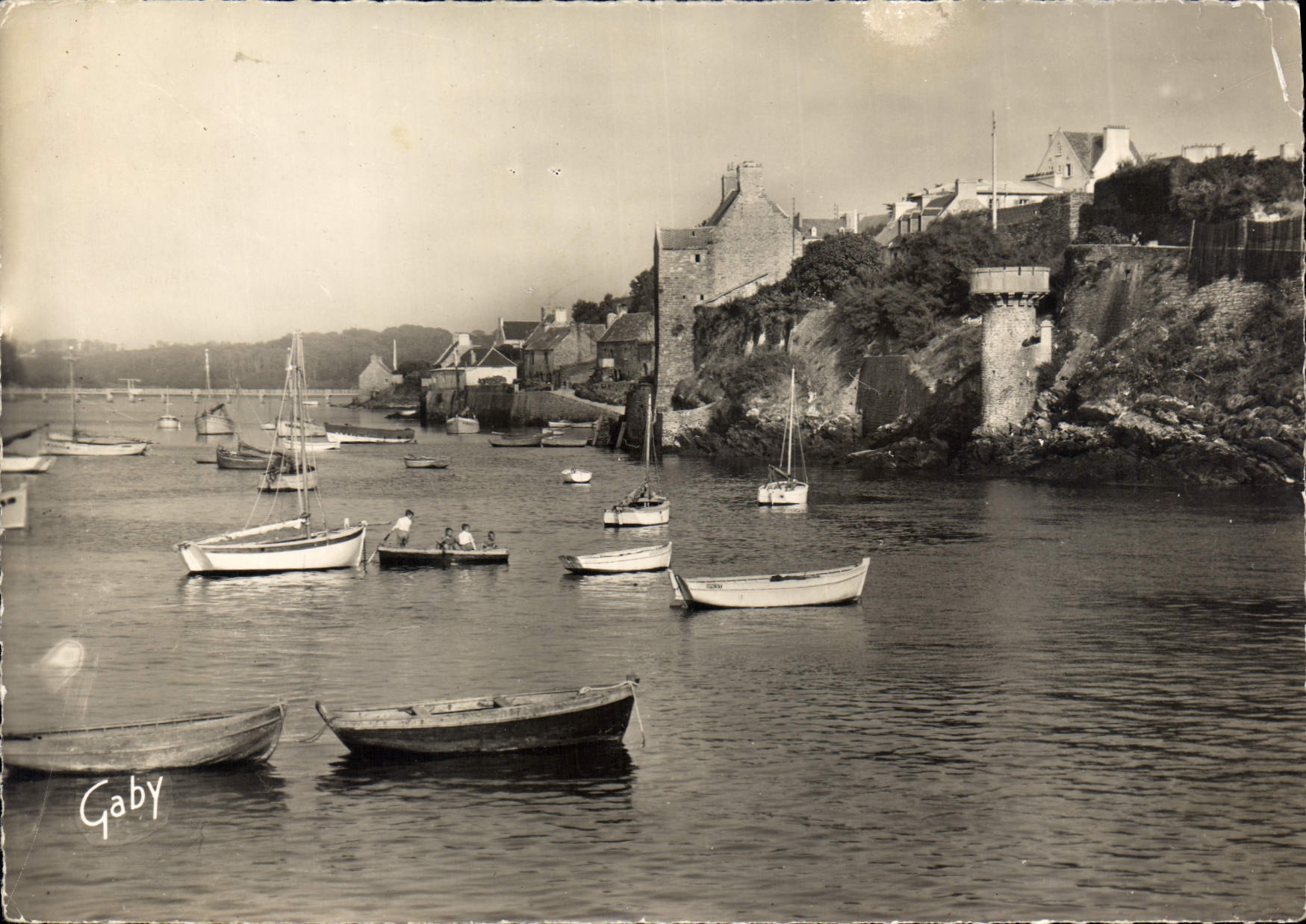 CPSM Le Conquet Finistere le port et la chateau des Seigneurs