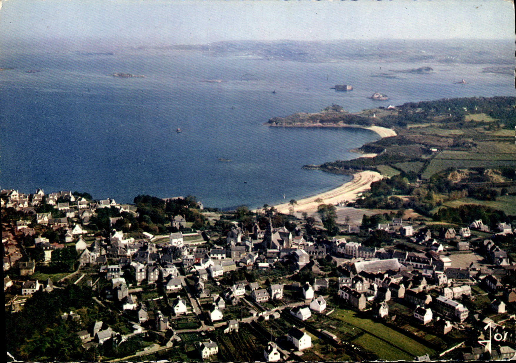 CPA Carantec Nord Finistere la plage et l'entree de la riviere de Morlaix où est situe le chateau du