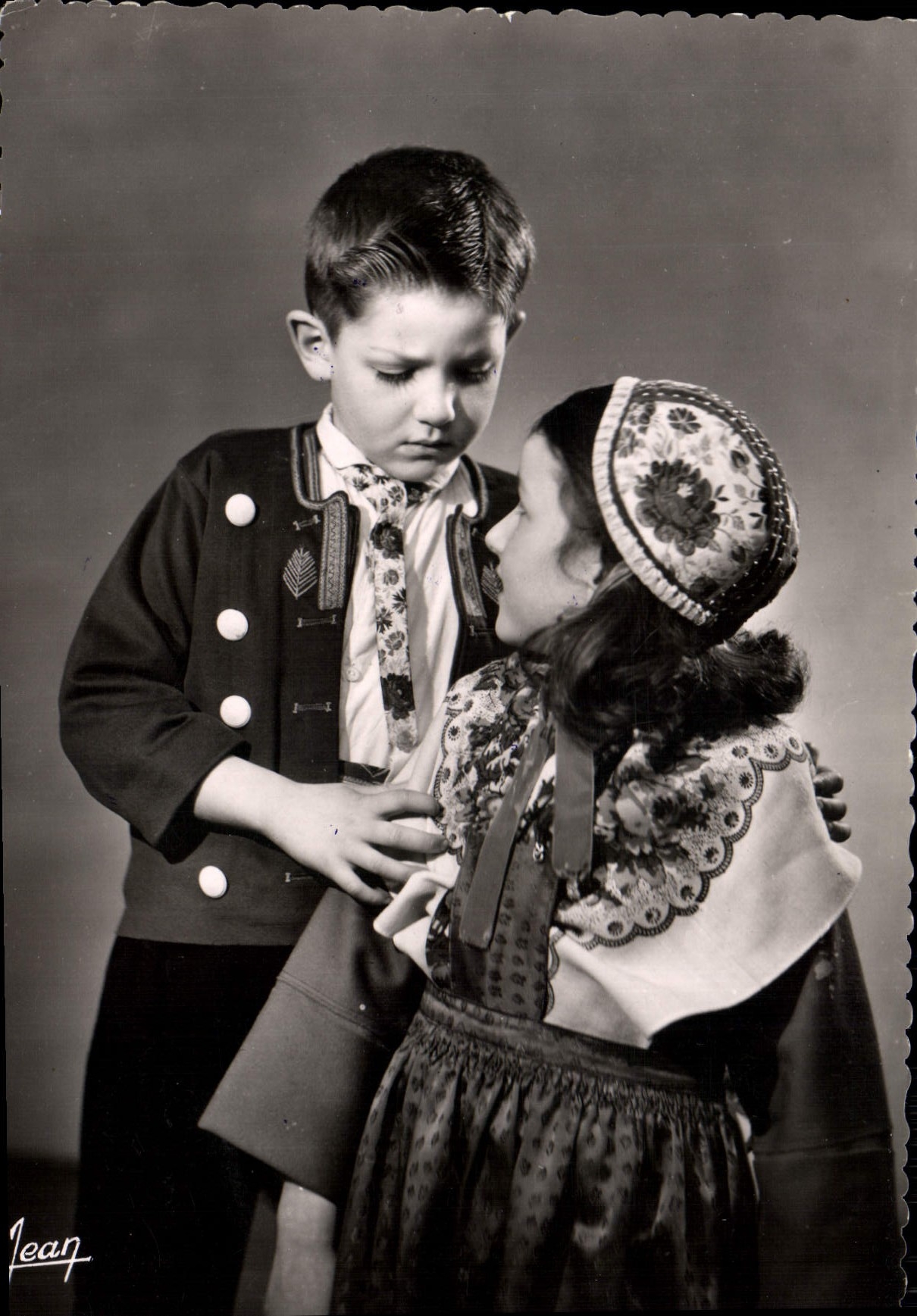 CPSM Couple d'enfants de Plougastel Daoulas Finistere