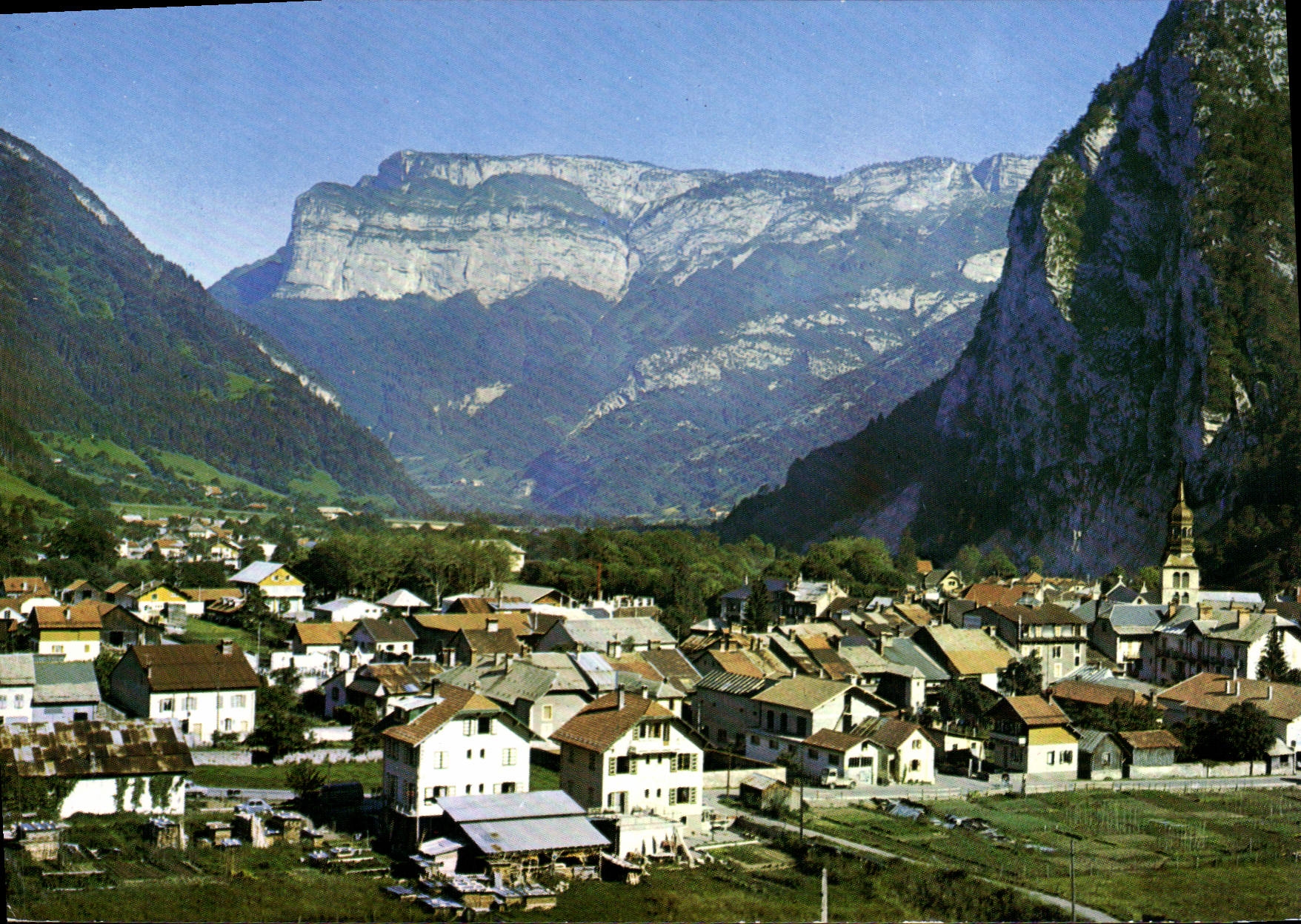 CPSM Thones Hte Savoie Vue generale et le Parmelan