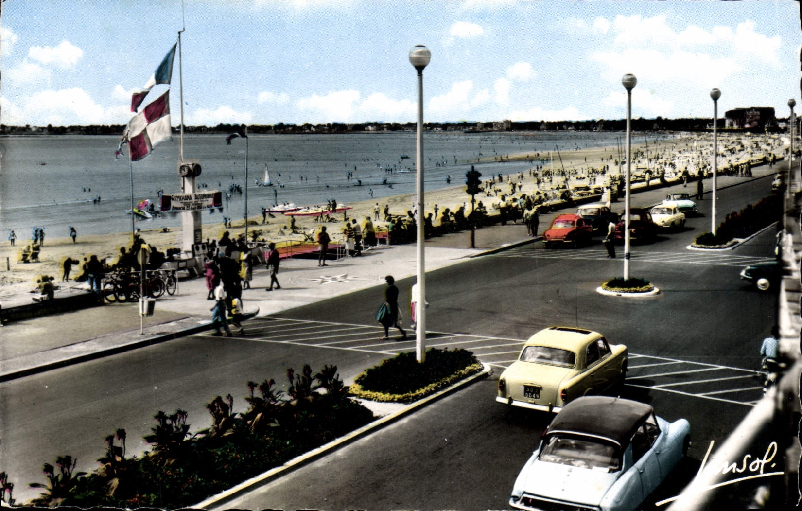 CPA La Cote d'Amour La Baule L Atl La plus belle Plage d'Europe La Plage et le nouveau Boulevard cit