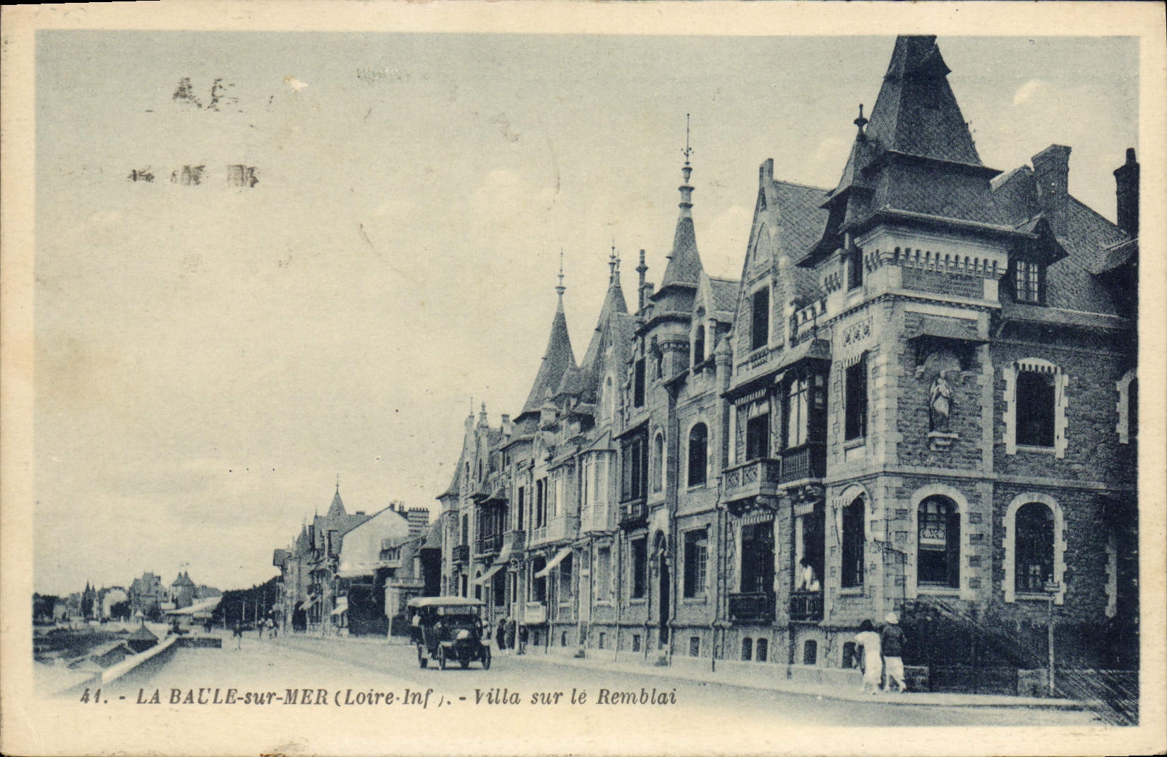 CPA La Baule sur Mer L Inf Villa sur le Remblai 