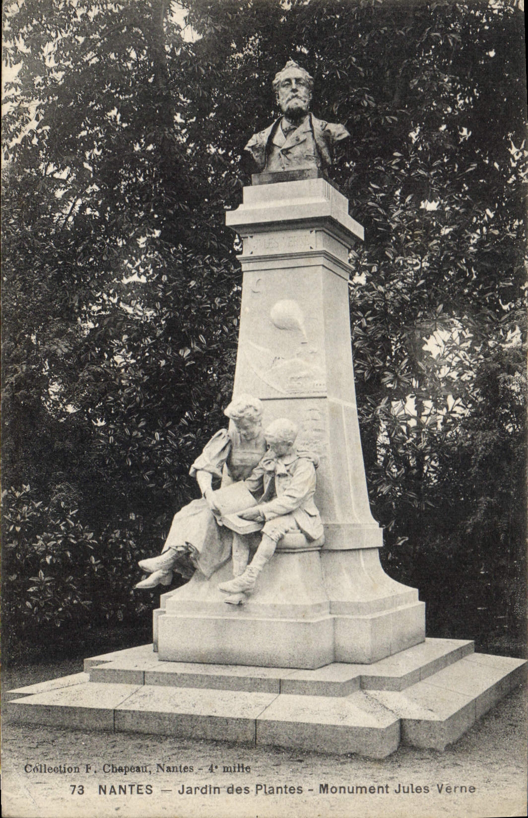 CPA Nantes Jardin des Plantes Monument Jules Verne