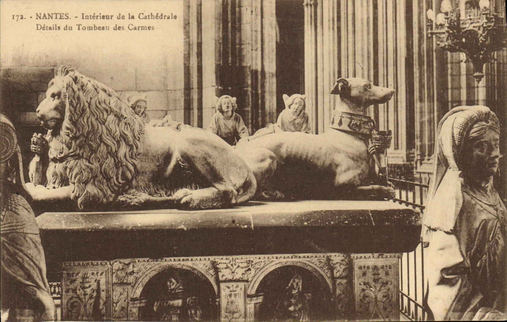 CPA Nantes Interieur de la Cathedrale Tombeau des Carmes 