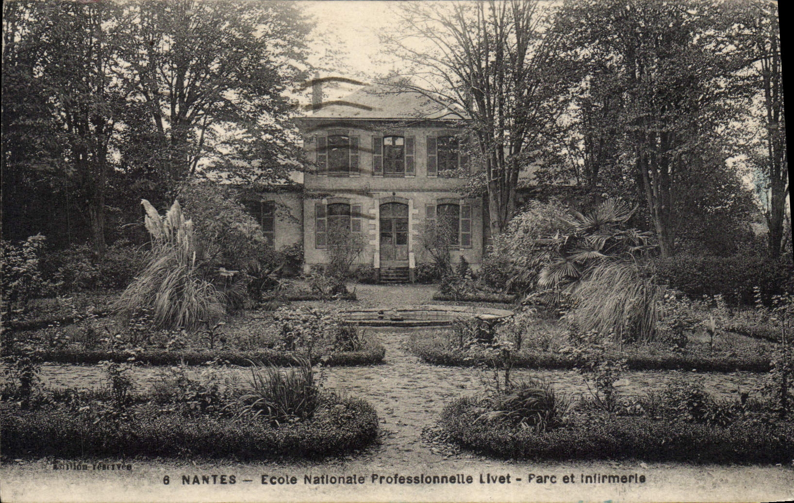 CPA Nantes Ecole Nationale Professionnelle Livet Parc et Infirmerie 