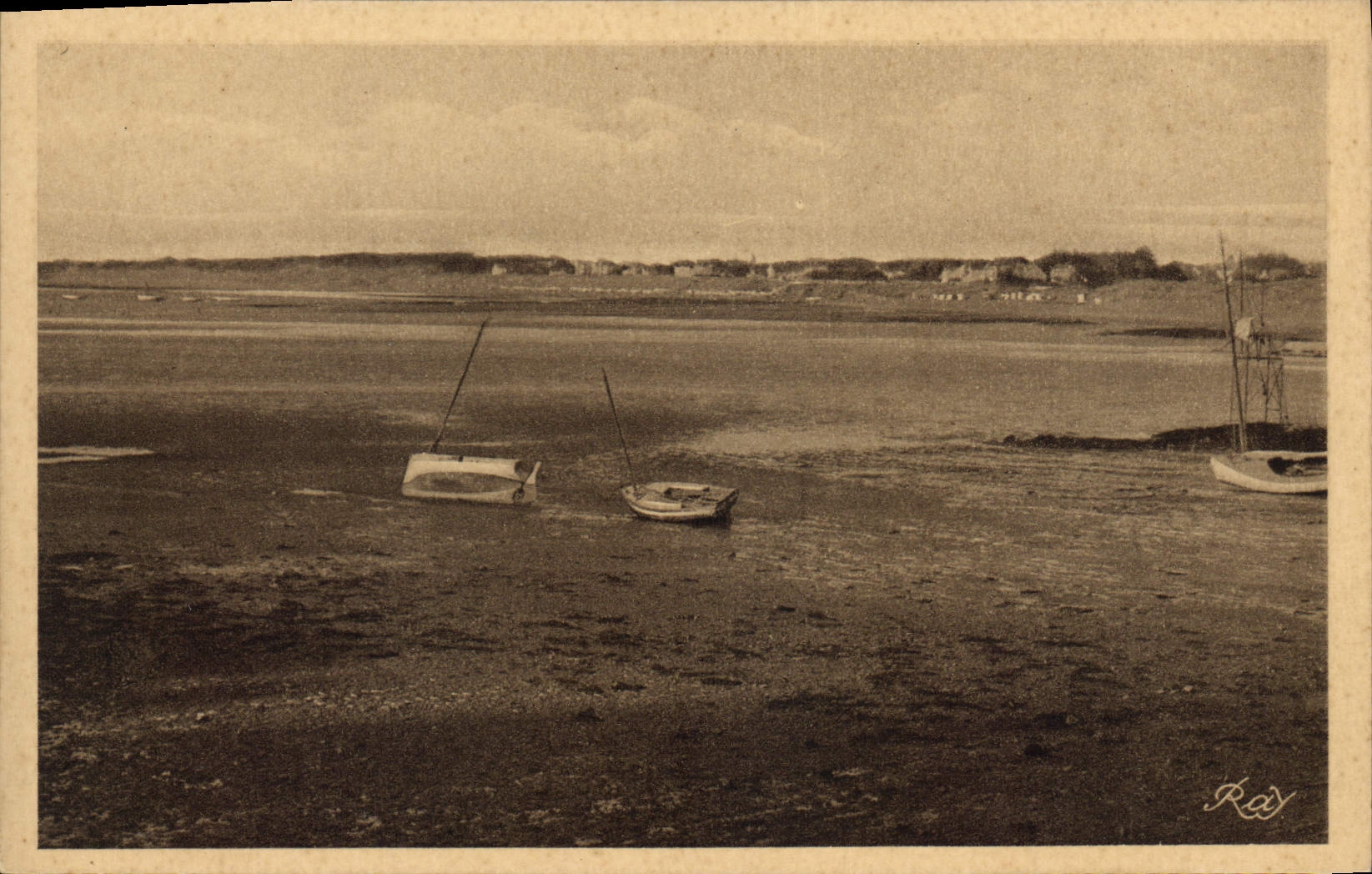 CPA La Cote de Jade Le Cormier Le Port à maree basee Au Loin vue generale de la Plage de Tharon