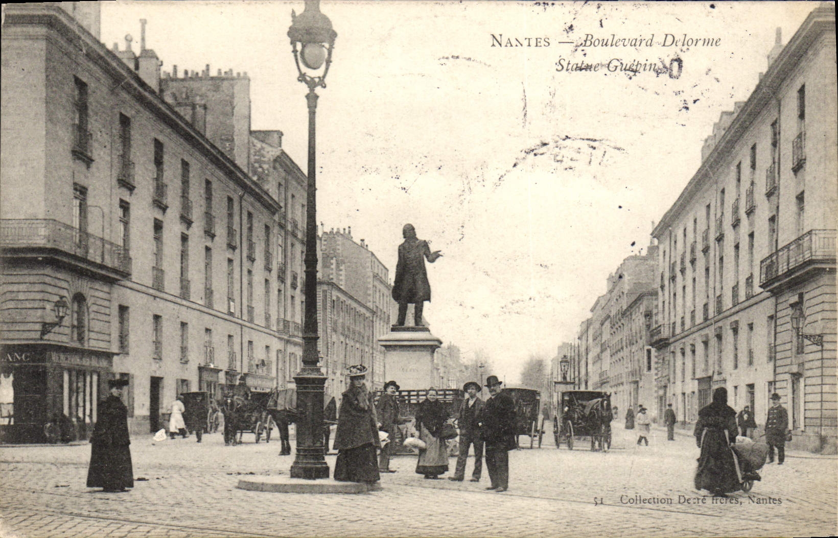 CPA Nantes Boulevard Delorme Statue Guepin 