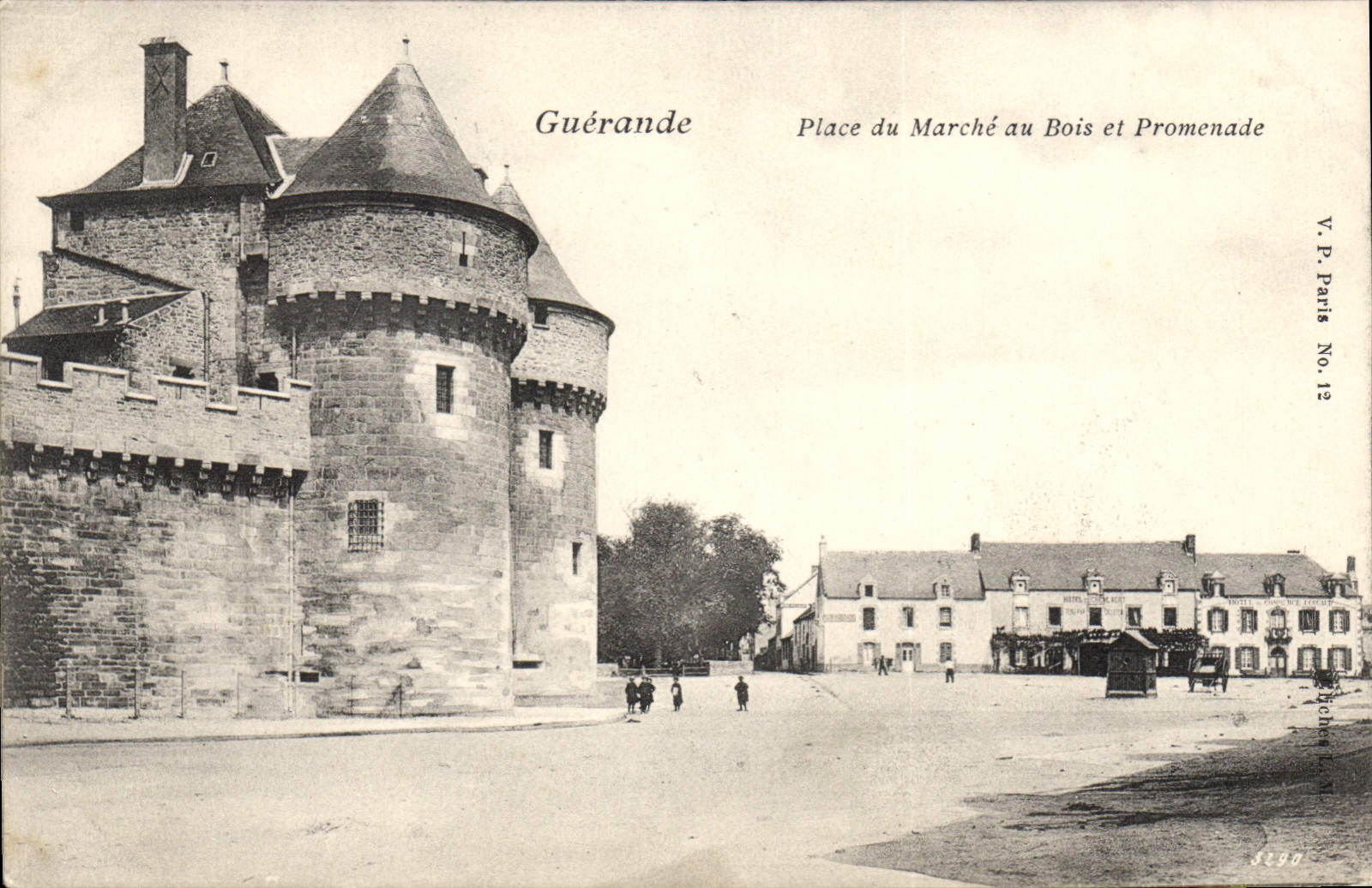 CPA Guerande Place du Marché au Bois et Promenade 