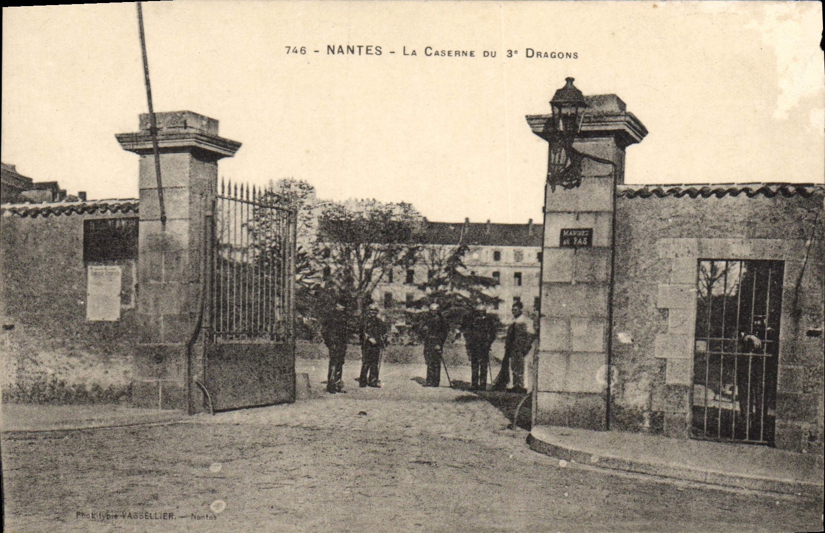 CPA Nantes La Caserne du 3ème Dragons 