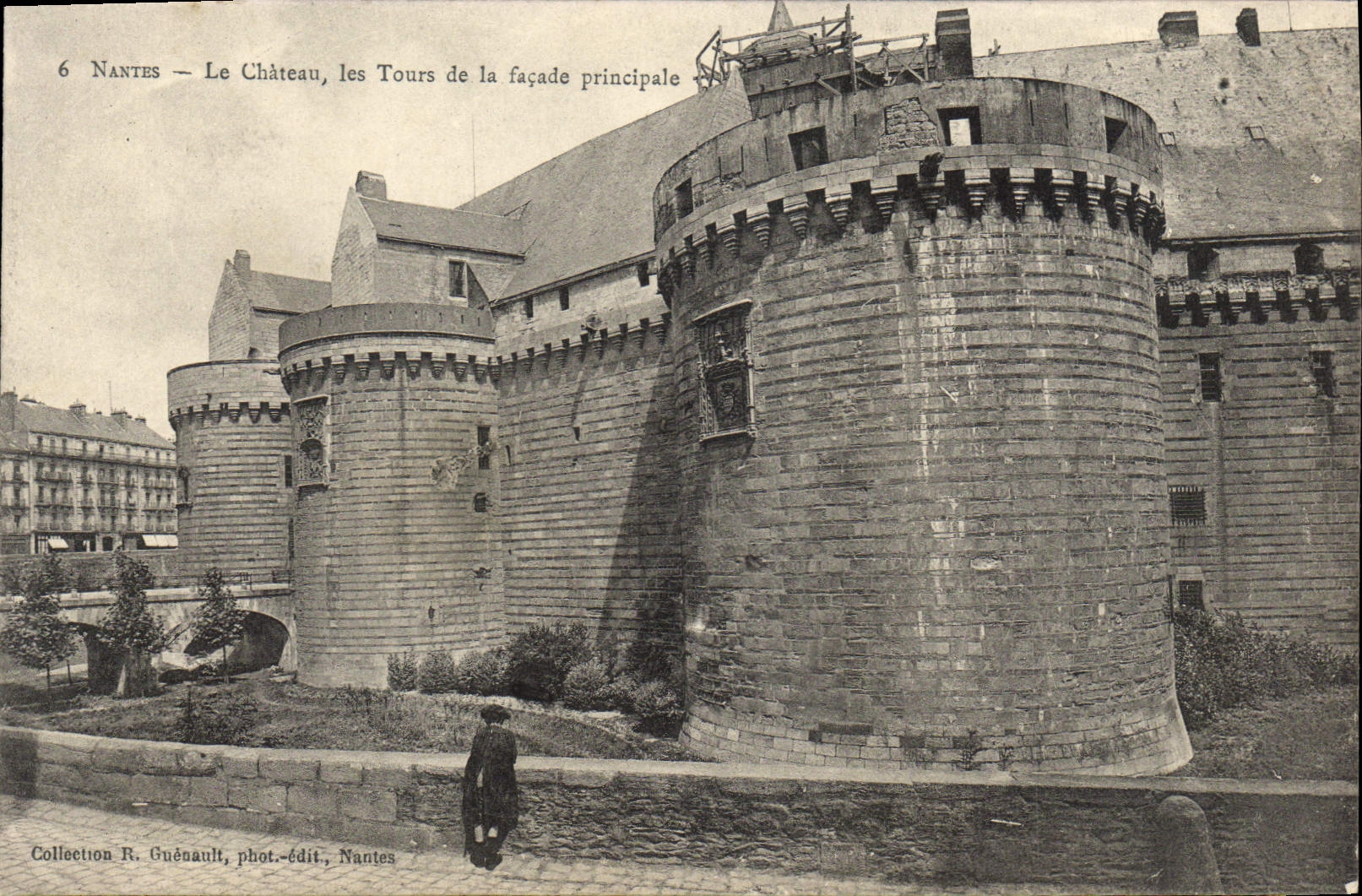 CPA Nantes Le Chateau les Tours de la facade principale 