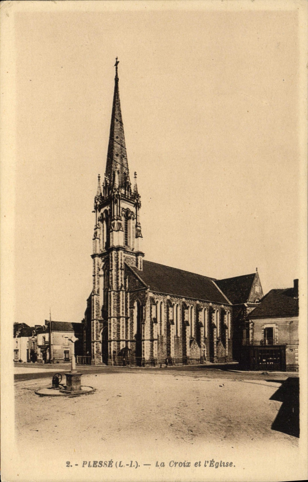 CPA Plesse L I La Croix et l'Eglise 