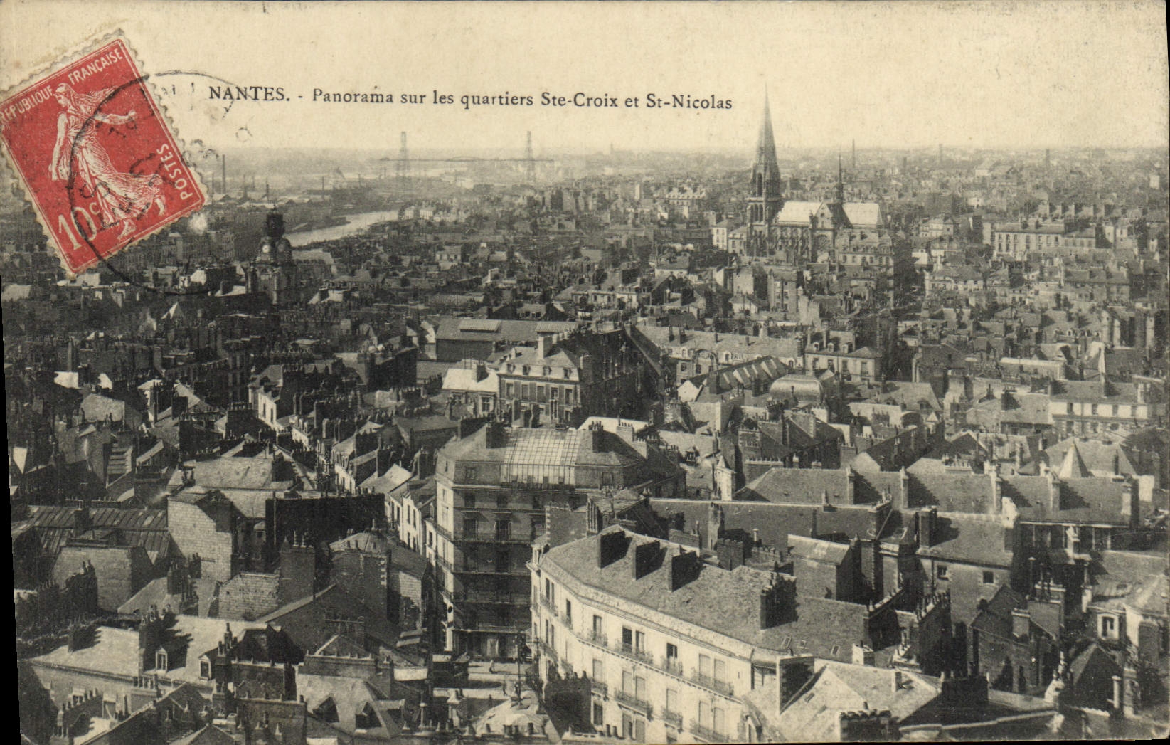 CPA Nantes Panorama sur les quartiers Ste Croix et St Nicolas 