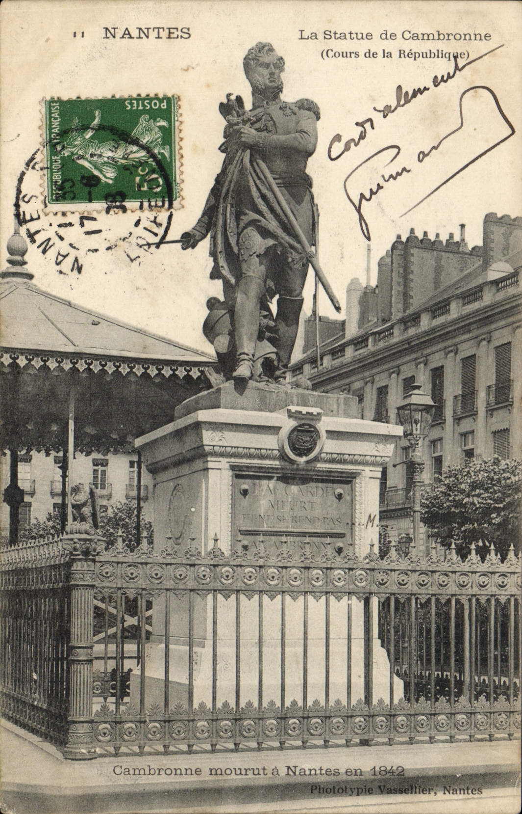 CPA Nantes La Statue de Cambronne Cours de la Republique