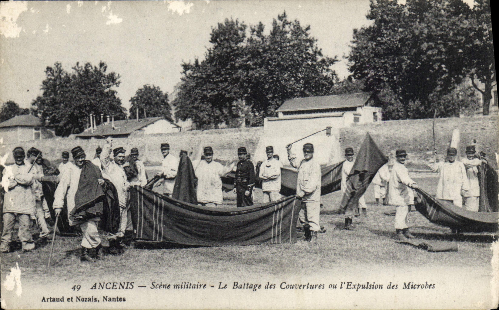 CPA Ancenis Scene militaire le Battage des Couvertures ou l'Explusion des Microbes
