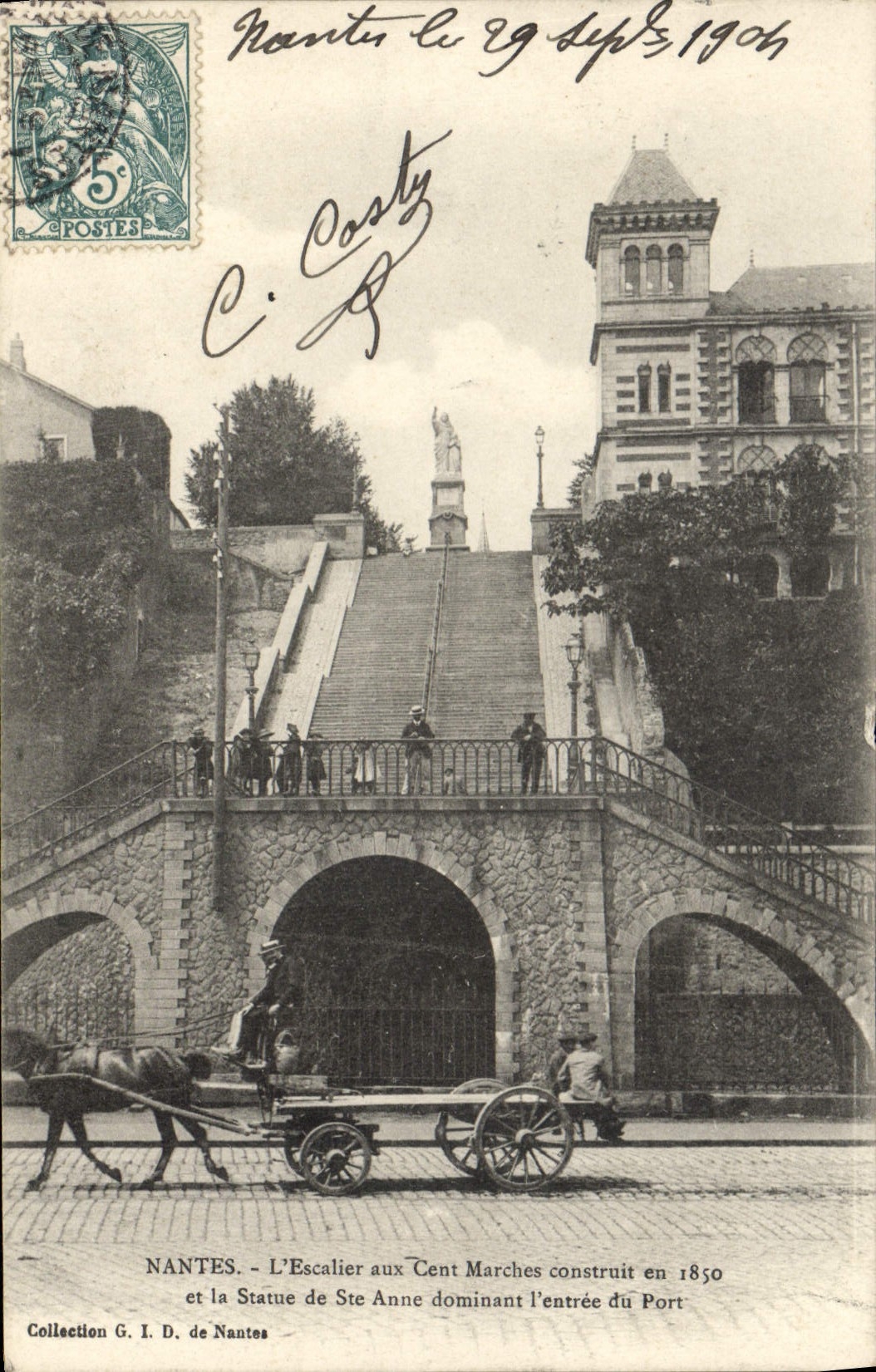 CPA Nantes l'Escalier aux Cent Marches construit en 1850 et la statue de Ste Anne dominant l'entree 