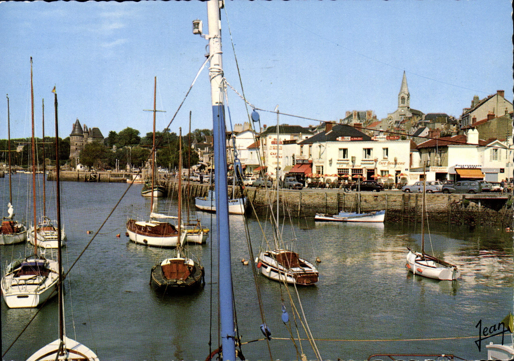 CPSM La Bretagne Pornic L Atl le port au fond le chateau