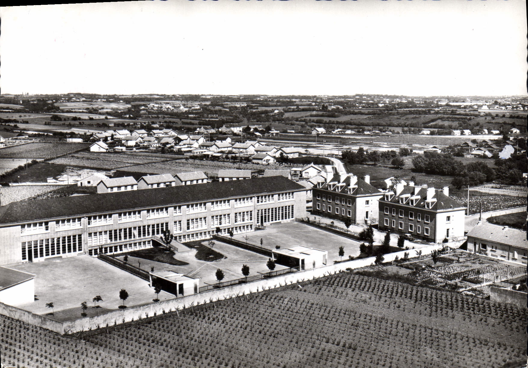 CPSM En Avion au dessus de Coueron Ecole des Ardillets 