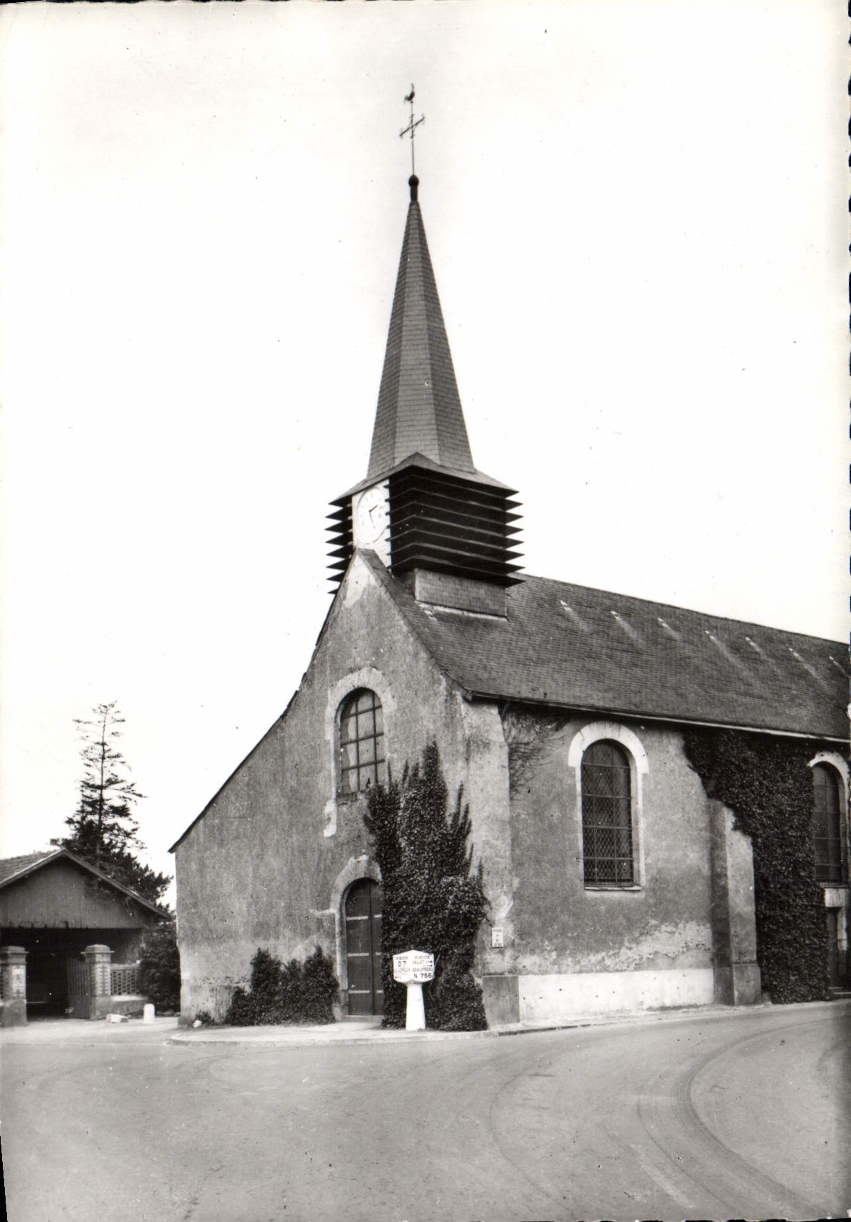 CPSM La Chapelle heulin l'eglise
