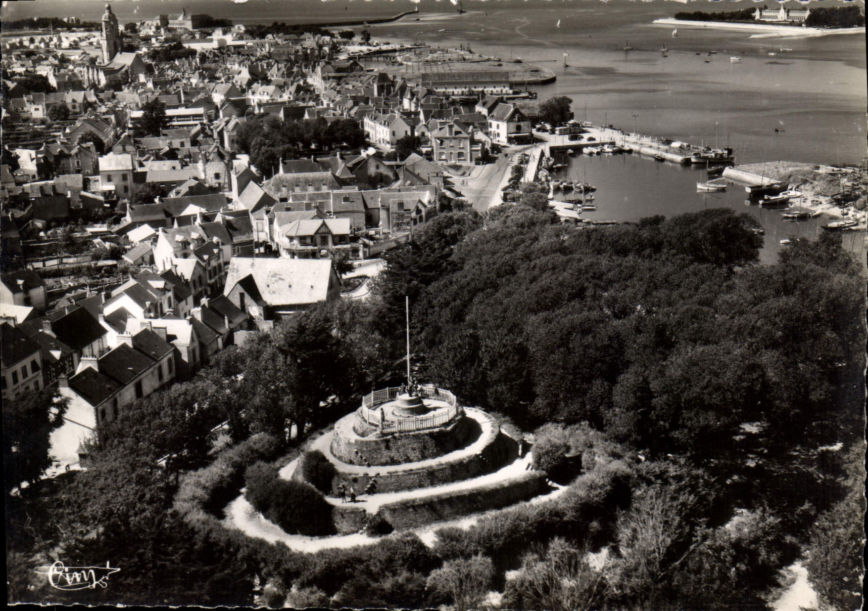 CPSM Le Croisic L Inf vue aerienne le Mont Esprit le port et la ville