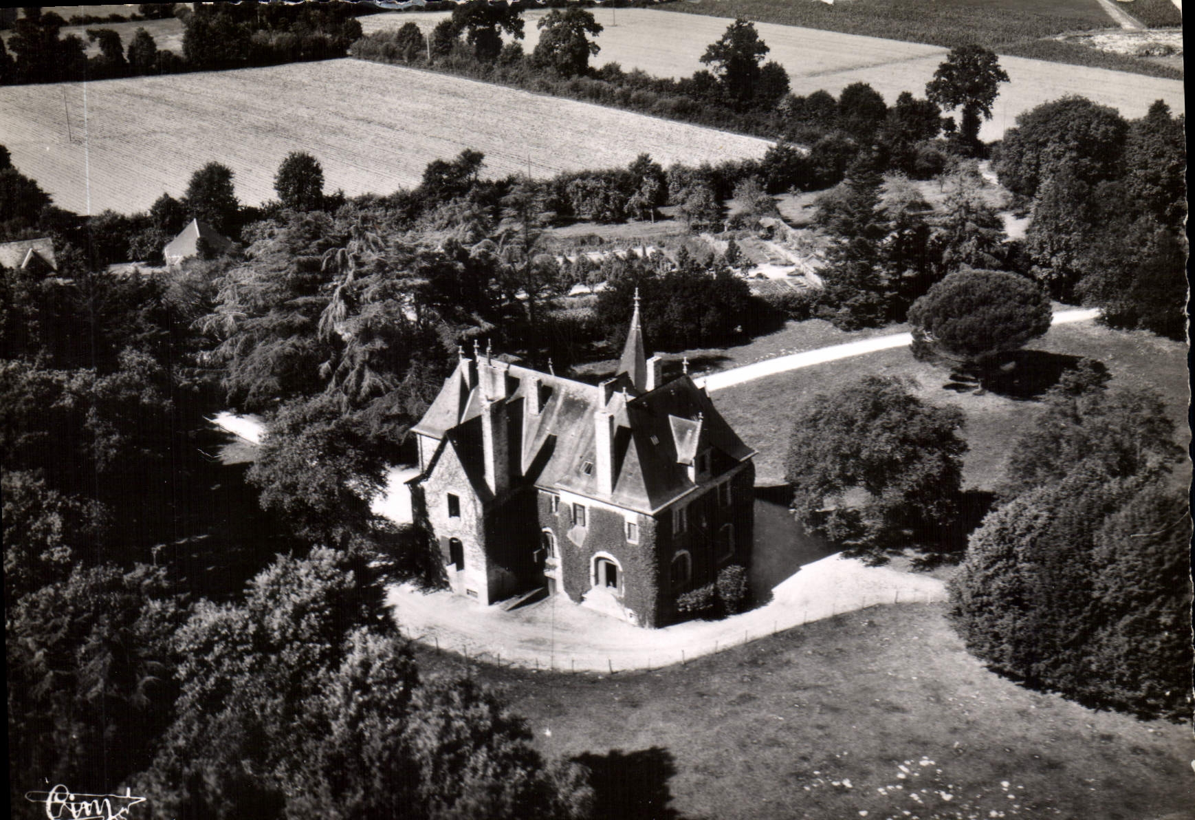 CPSM Plesse L Inf vue aerienne chateau de Coatdan