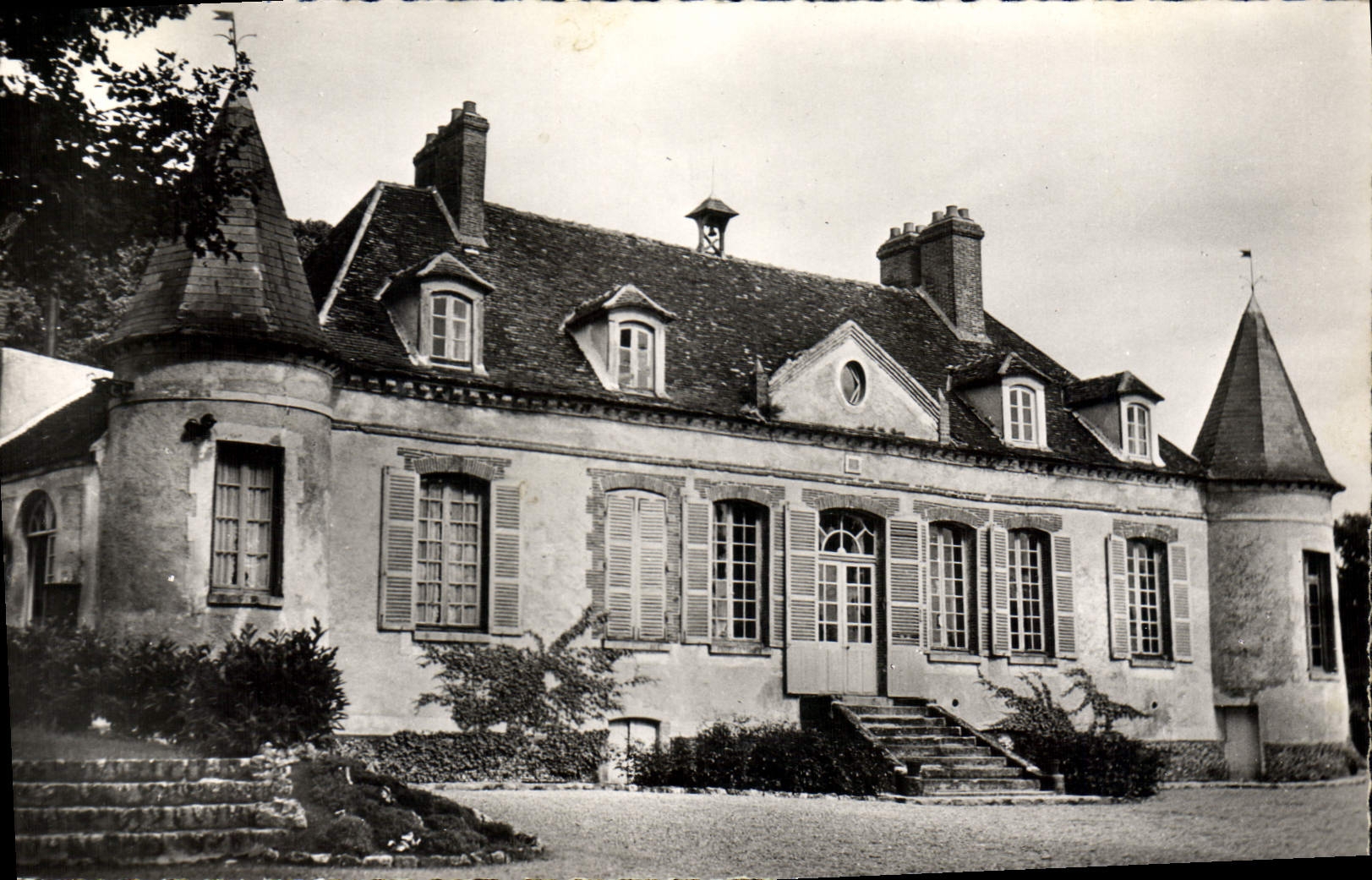CPA Les Cherolles S et M le chateau