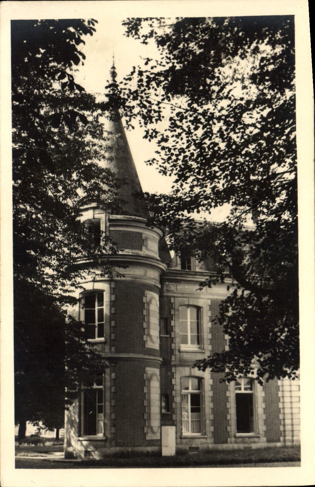 CPA Neufmoutiers en Brie le chateau