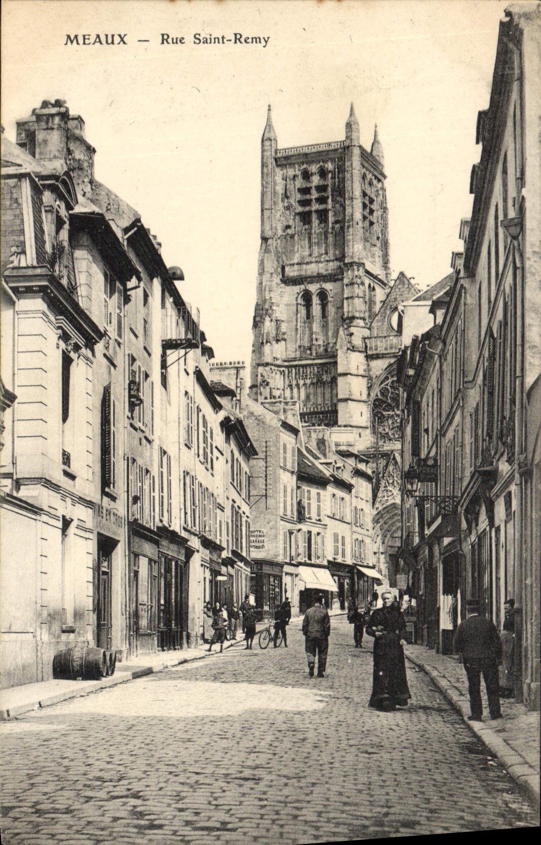 CPA Meaux rue Saint Remy rue animée