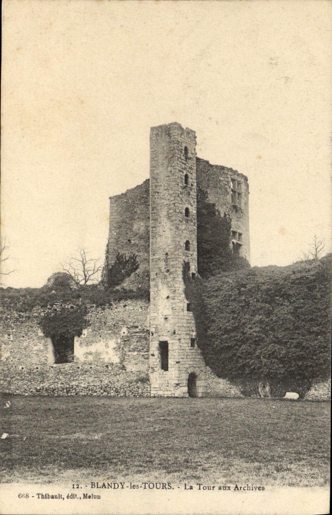 CPA Blandy les Tours La Tour aux Archives 
