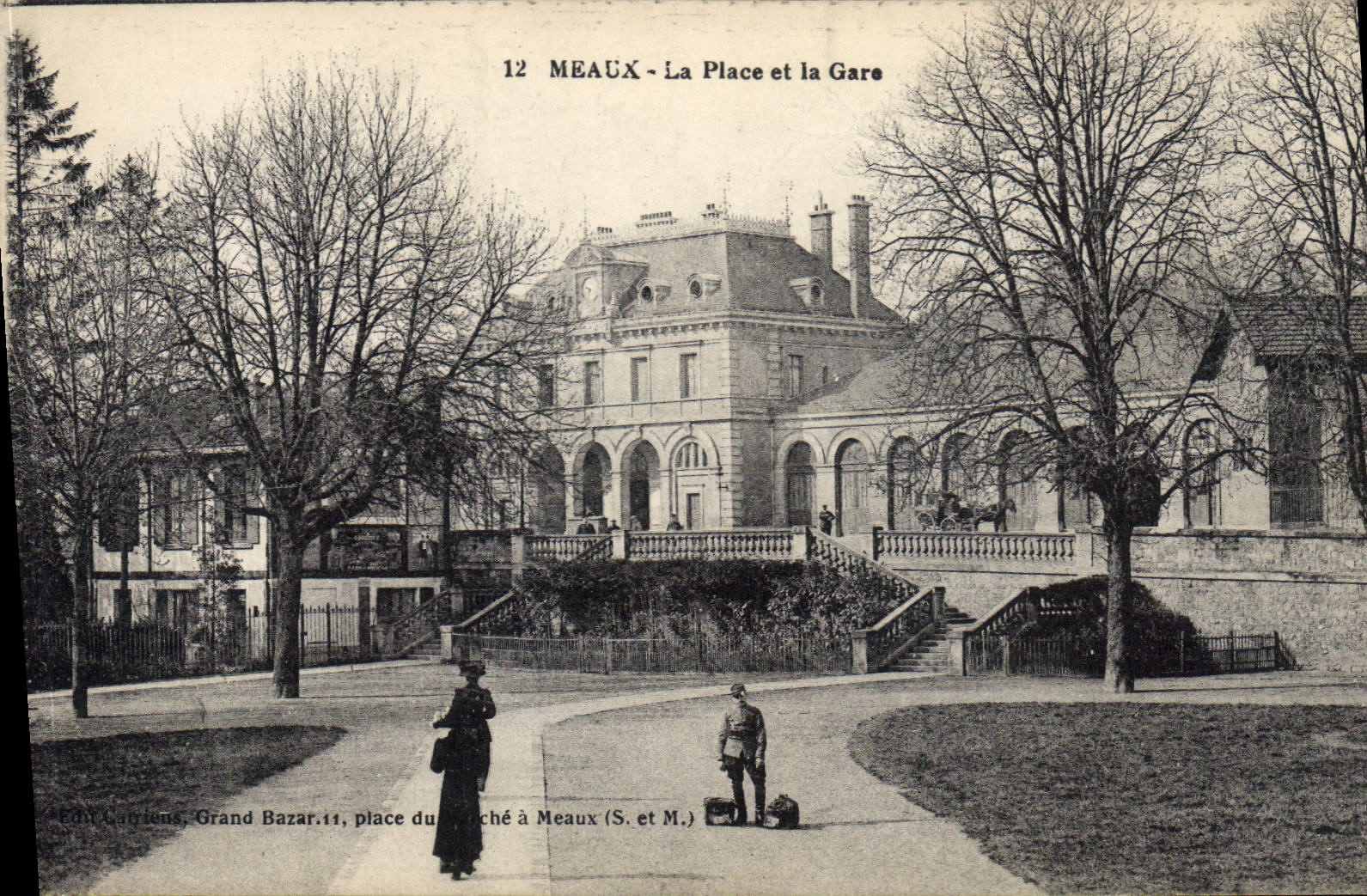 CPA Meaux La Place et la Gare 