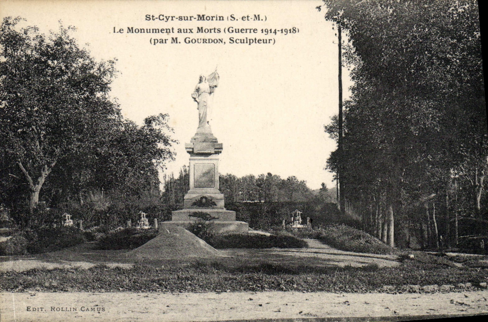 CPA St Cyr sur Morin S et M Le monument aux morts Guerre 1914  -1918 