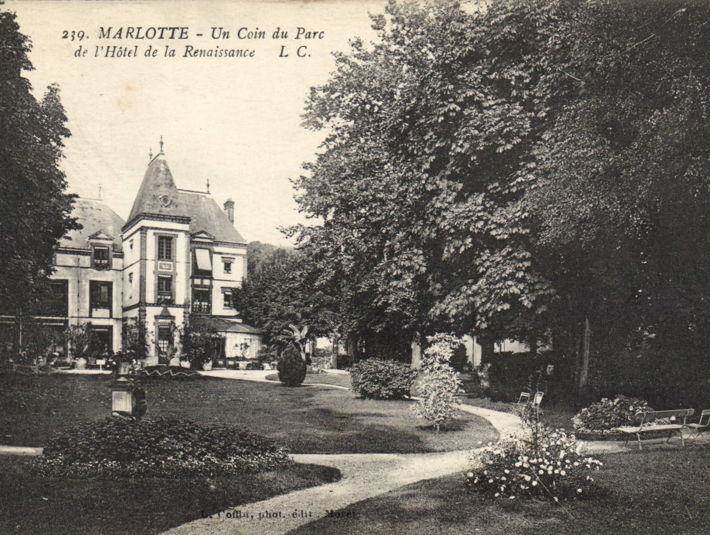 CPA Marlotte Un coin du Parc de l'Hotel de la Renaissance