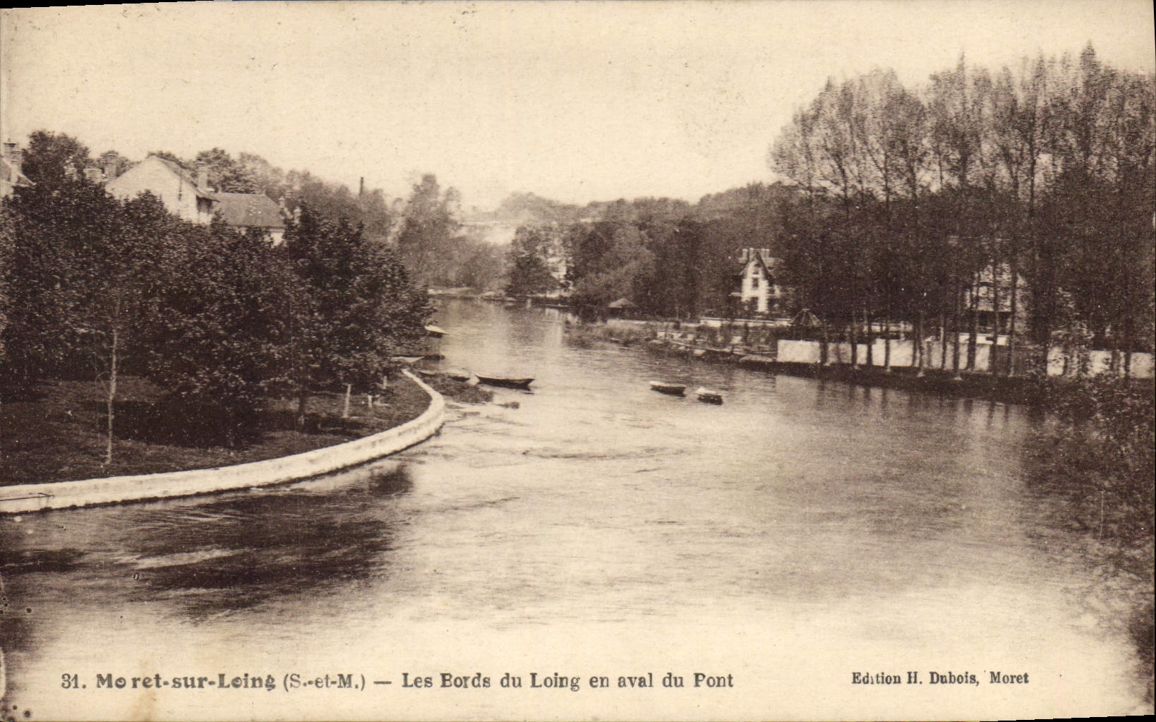 CPA Moret sur Loing S et M Les Bords du loing en aval du pont