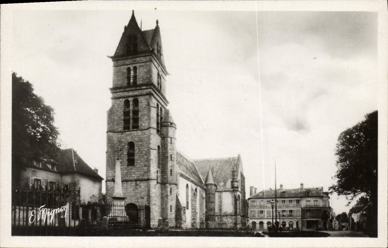 CPA Fountenay Tresigny S et M L'Eglise