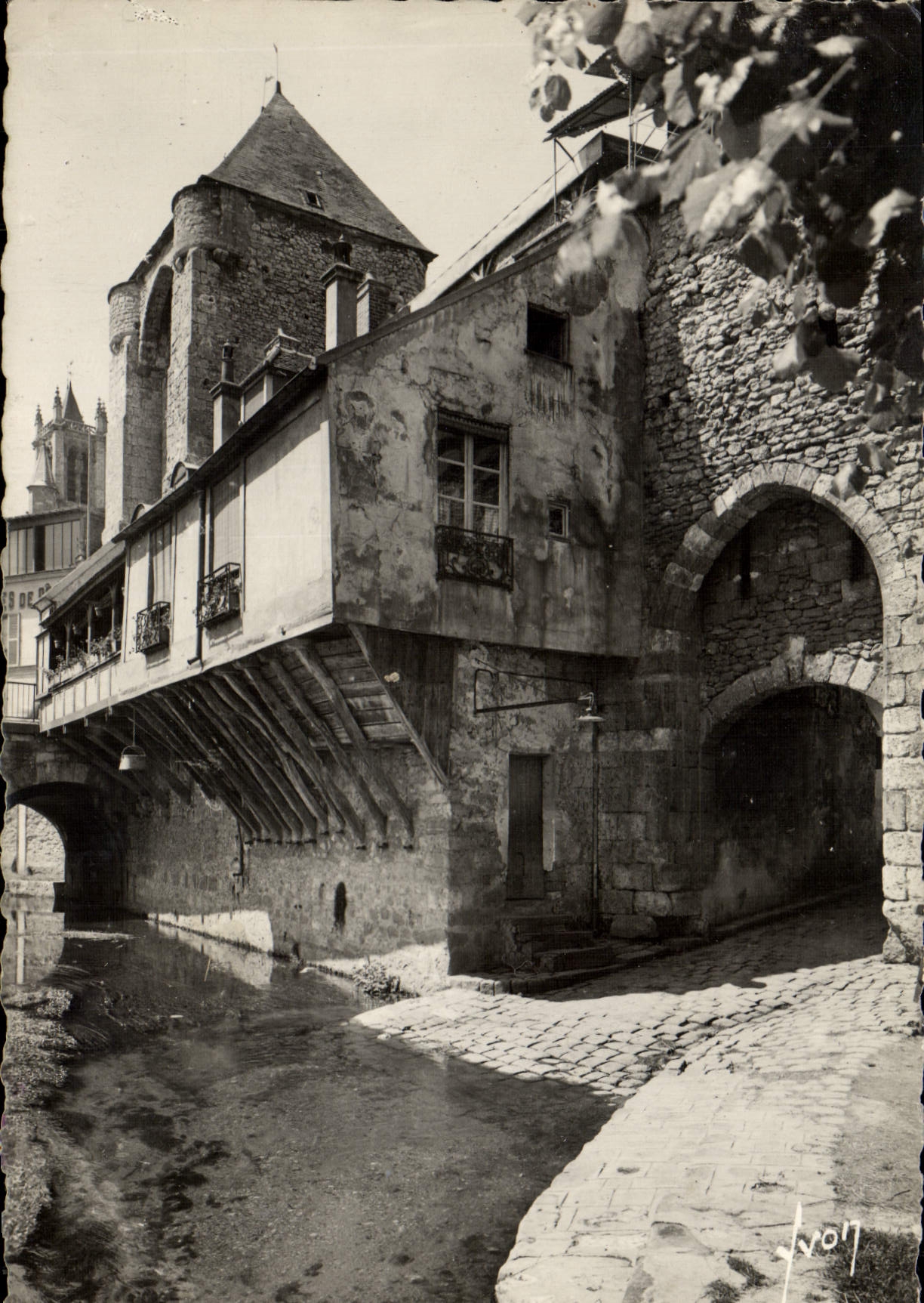 CPSM Moret sur Loing (S et M) La Poterne maison Sauve et porte de Bourgogne