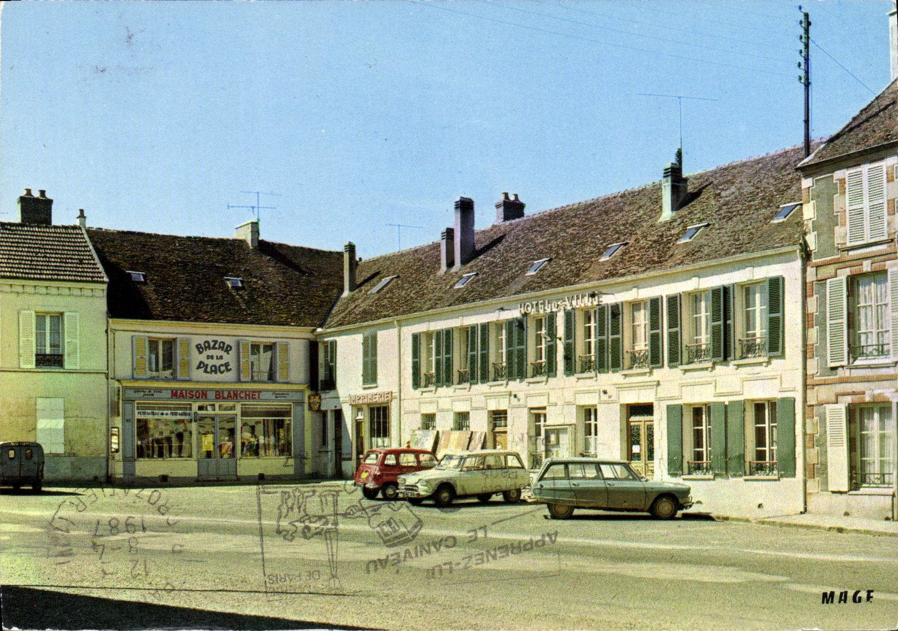 CPSM Jouy le Chatel (Seine et Marne) L'Hotel de Ville