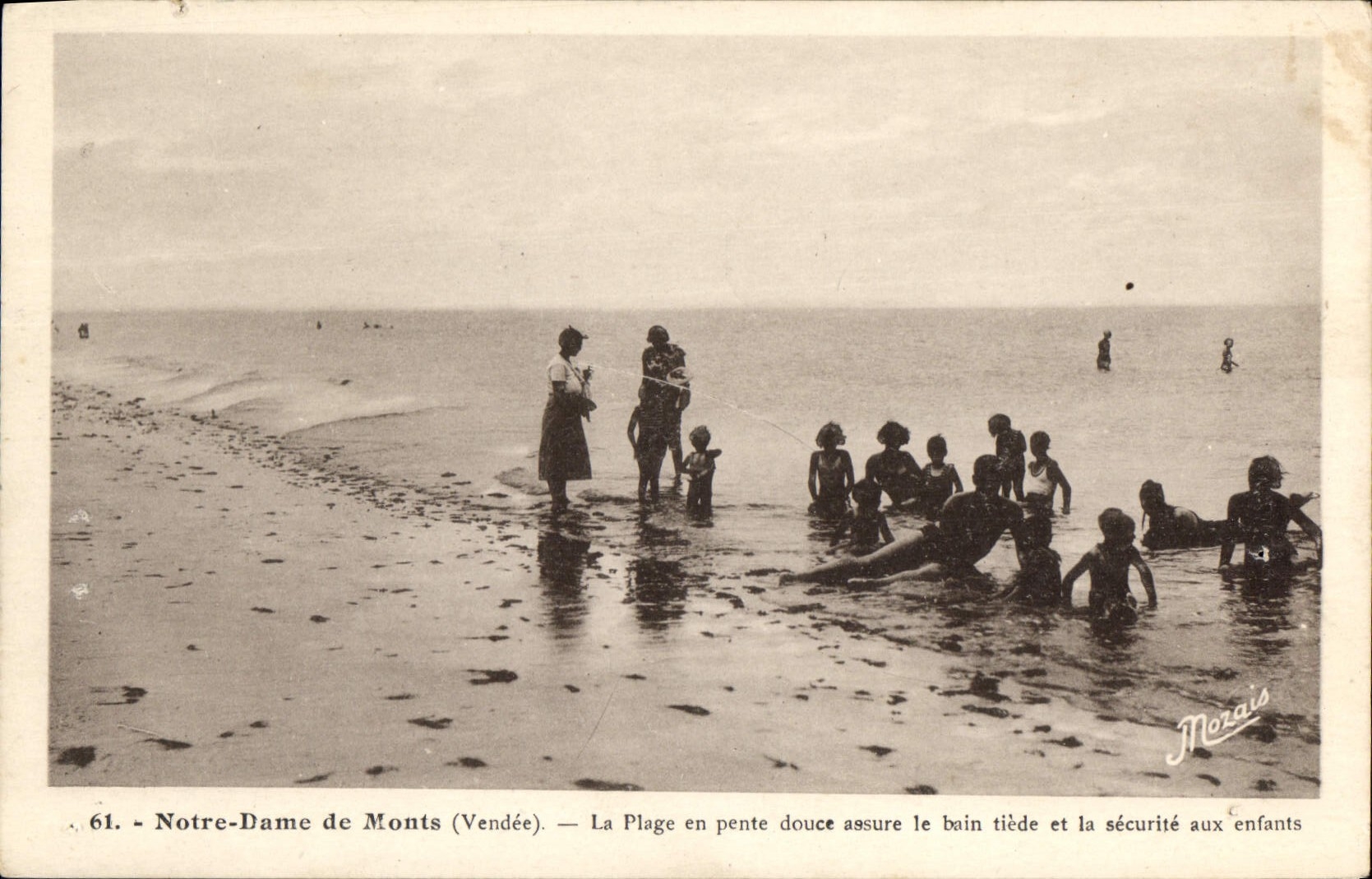 CPA Notre Dame de Monts (Vendee) La Plage en pente douce assure la bain tiede et la securite aux enf