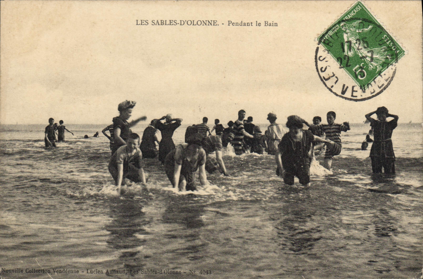 CPA Les Sables d'Olonne Pendant le Bain
