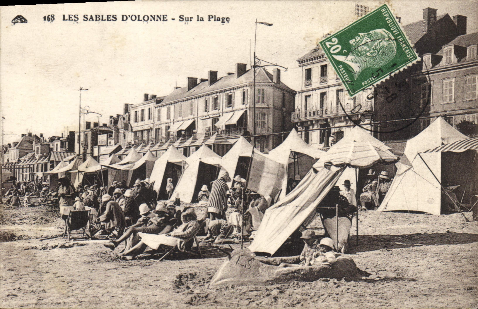 CPA Les Sables d'Olonne Sur la Plage