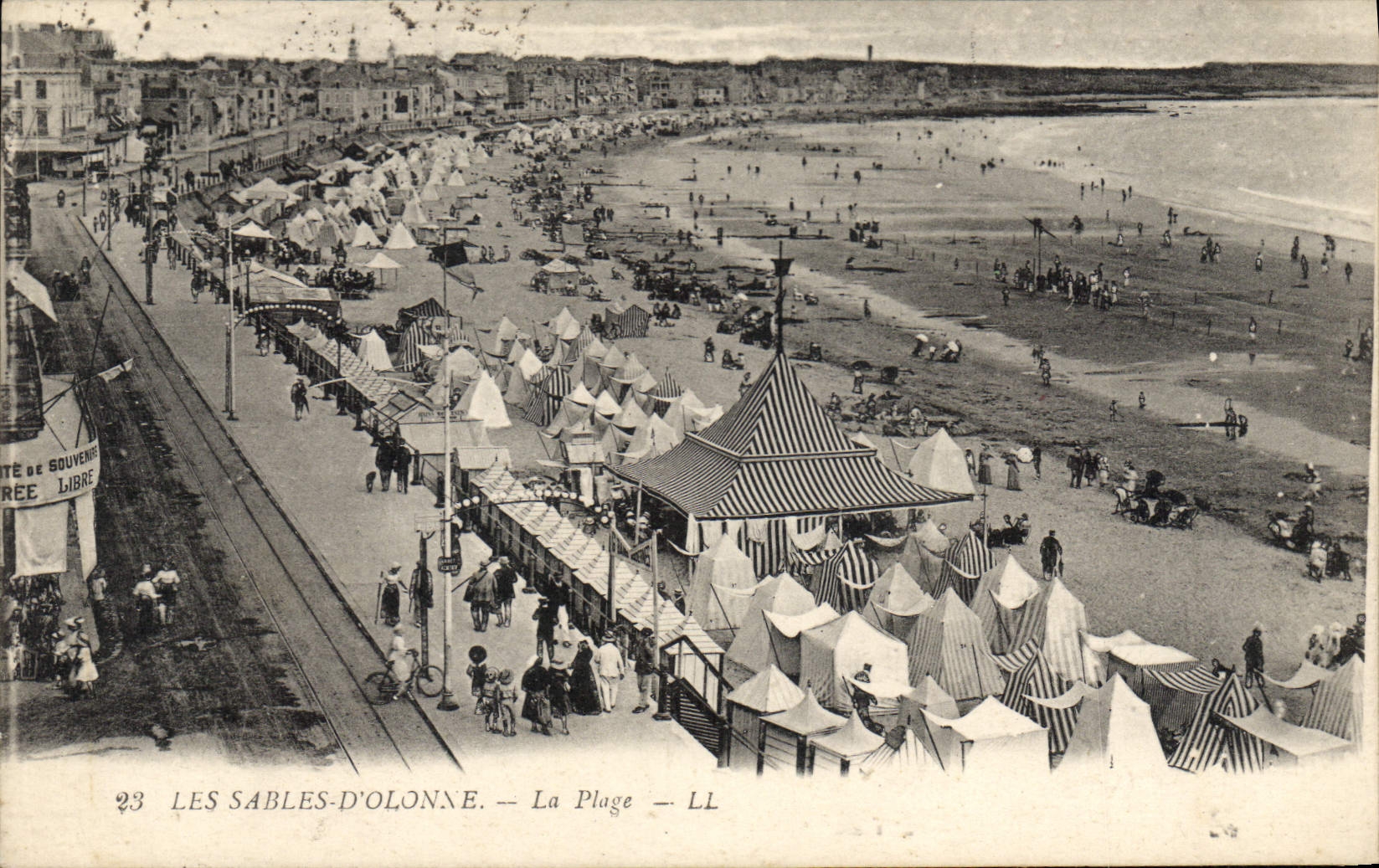 CPA Les Sables d'Olonne La Plage