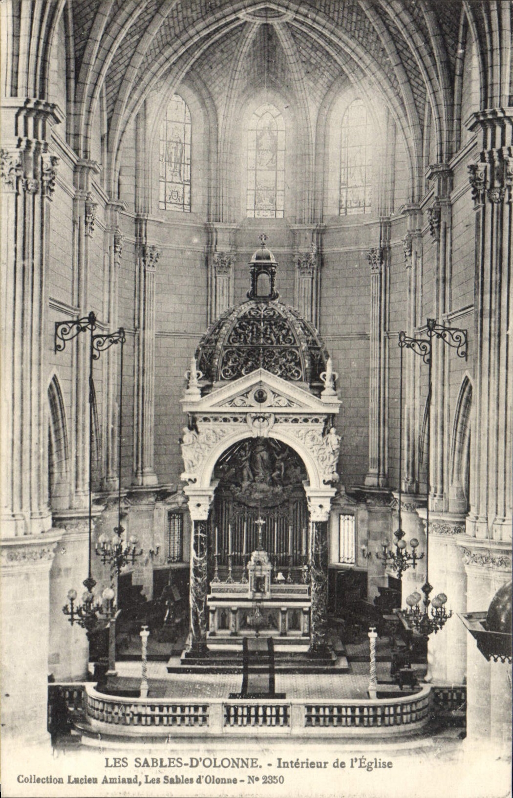 CPA Les Sables d'Olonne Interieur de l'Eglise