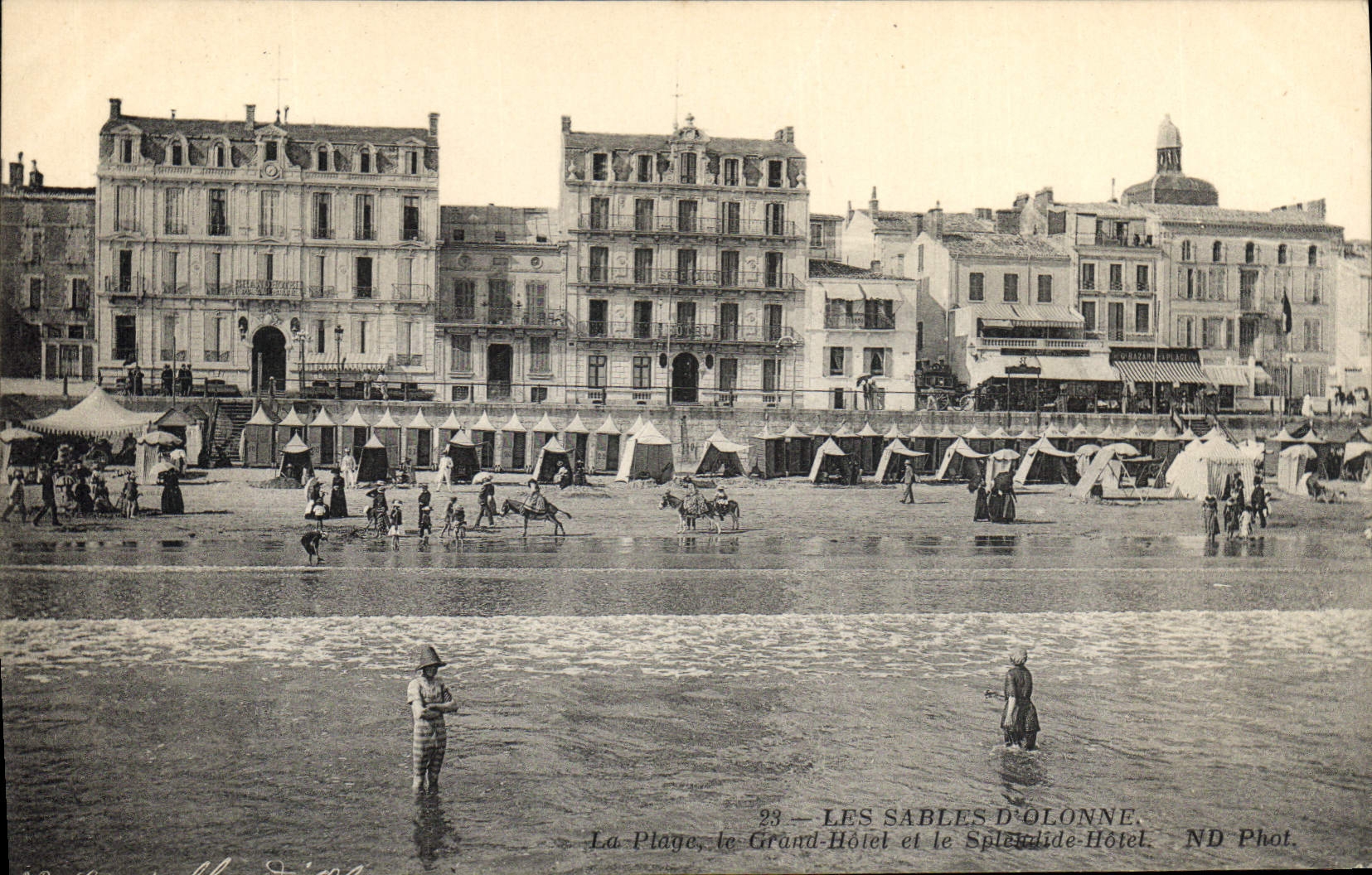 CPA Les Sables d'Olonne La Plage