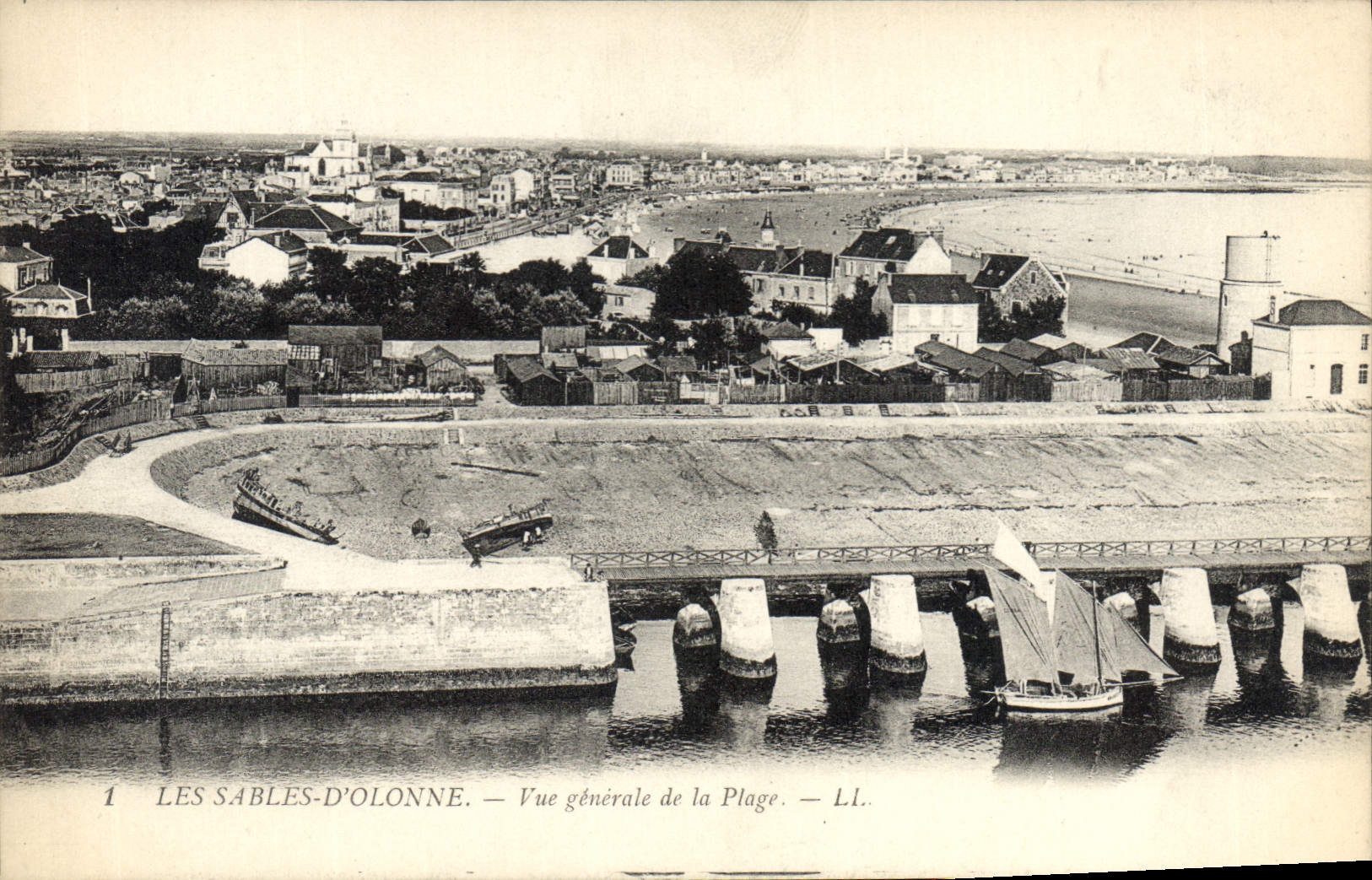 CPA Les Sables d'Olonne Vue generale de la Plage
