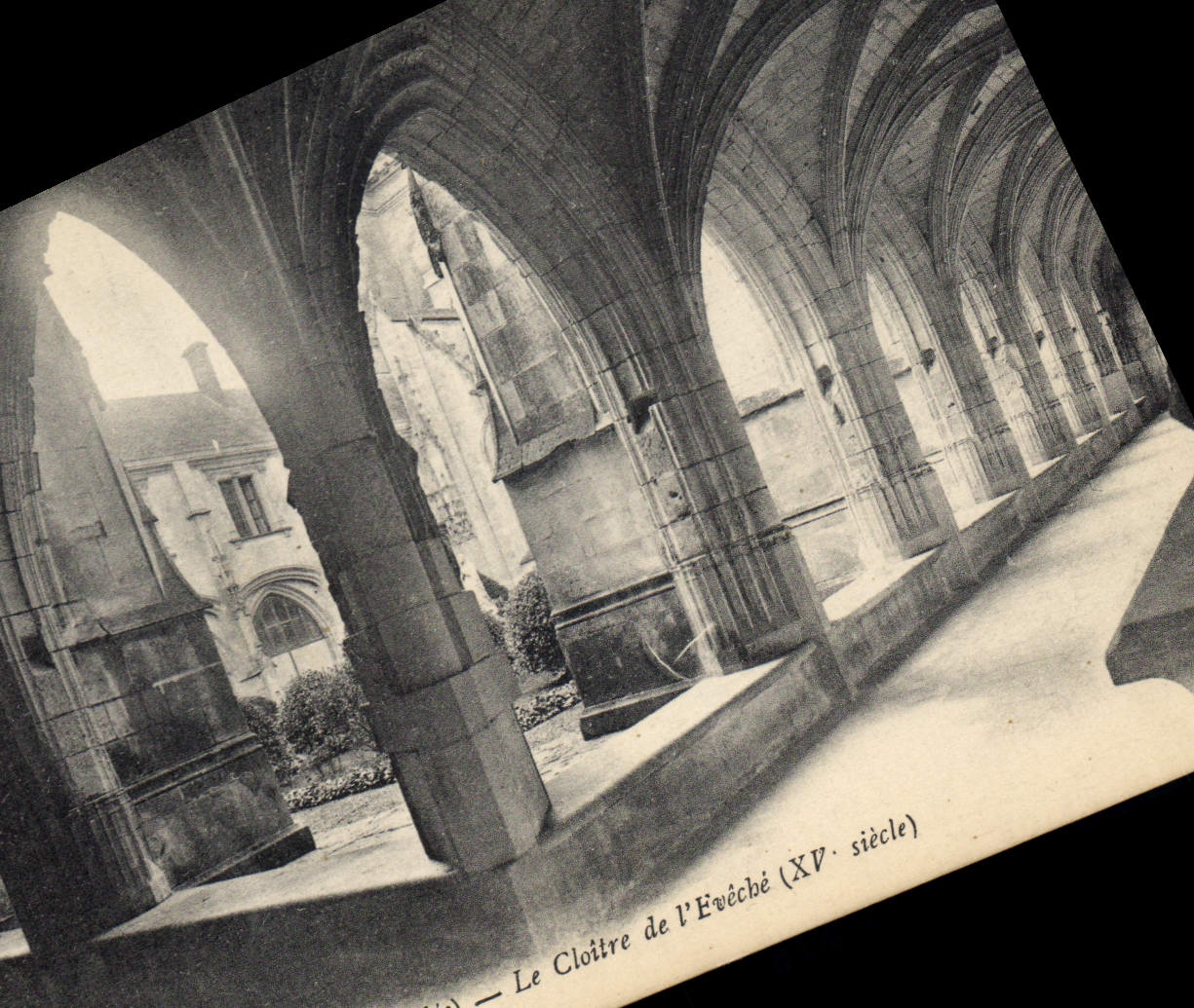 CPA Le Cloitre de l'Eveche (XV siecle)
