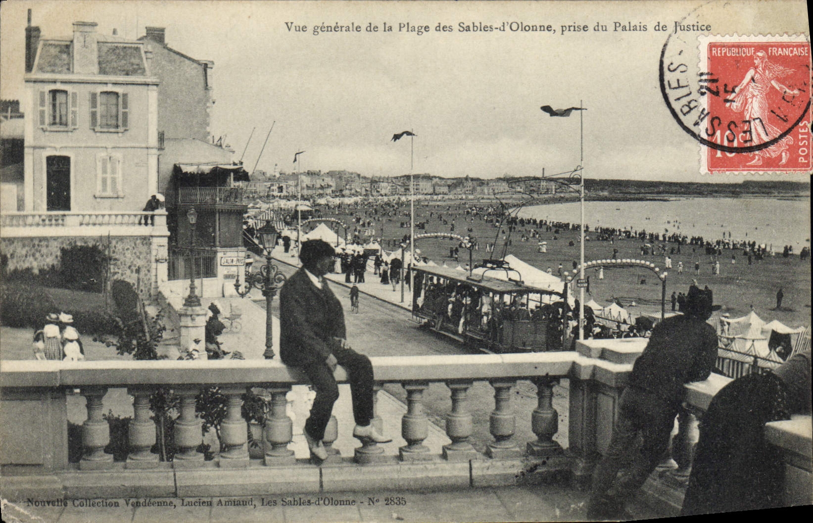 CPA Vue generale de la Plage des Sables d'Olonne prise du Palais de Justice