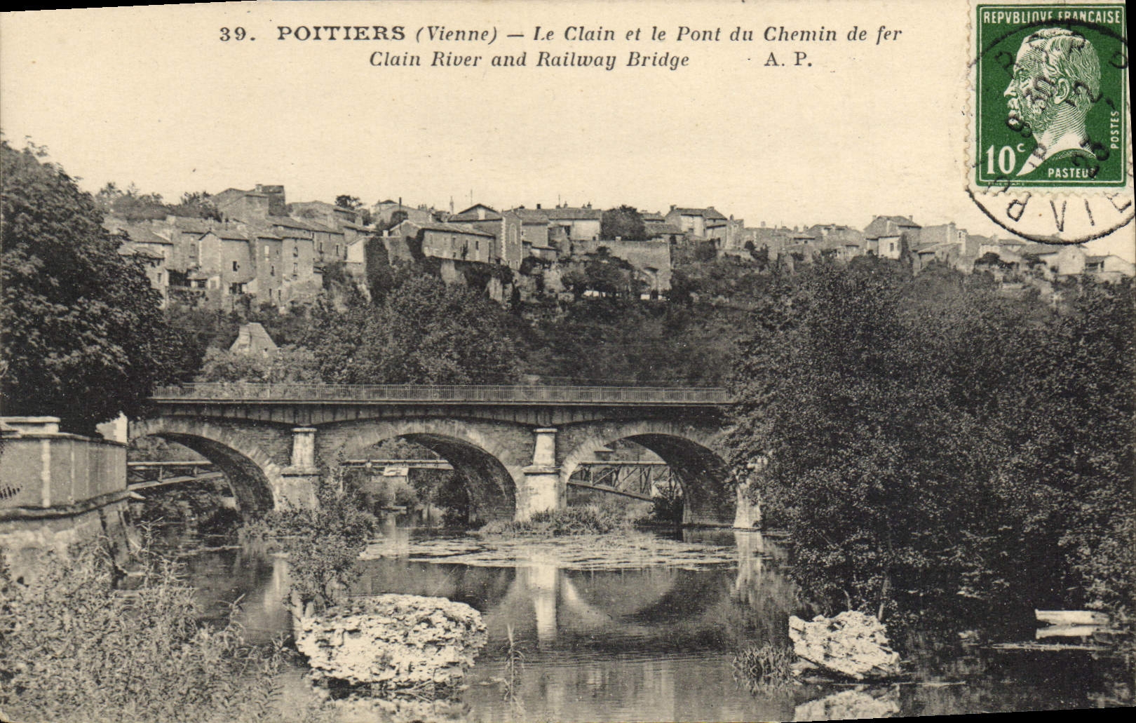 CPA Poitiers (Vienne) Le Clain et le Pont du Chemin de fer