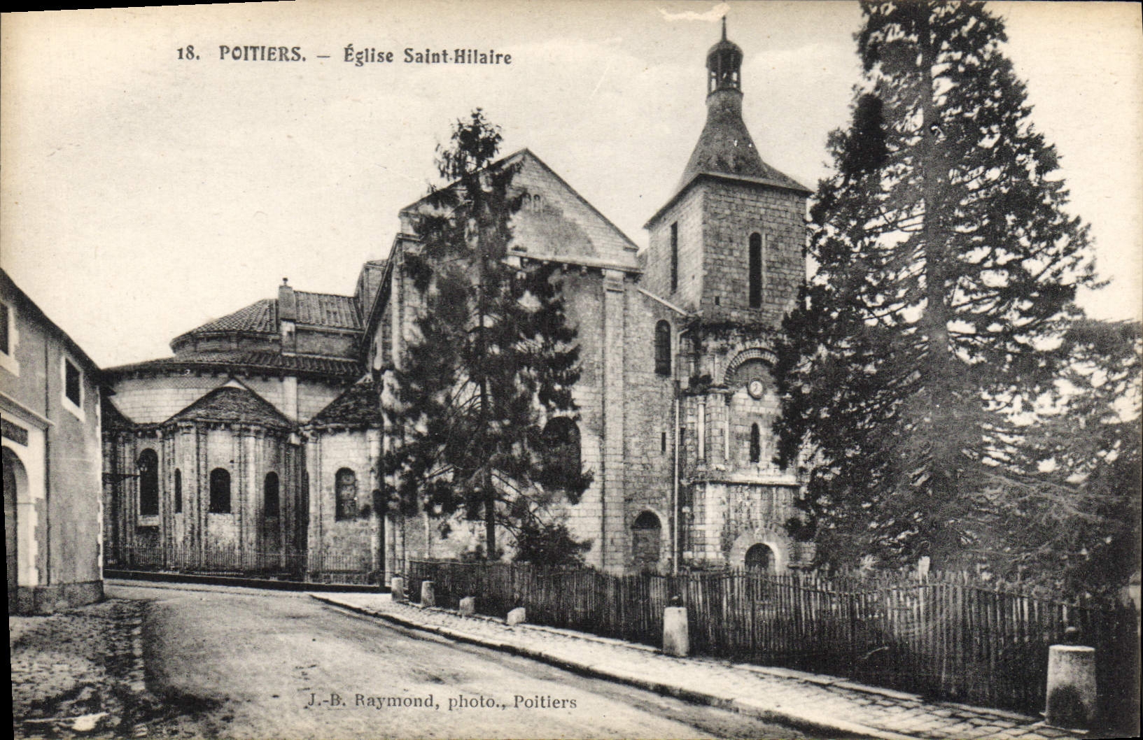 CPA Poitiers Eglise Saint Hilaire