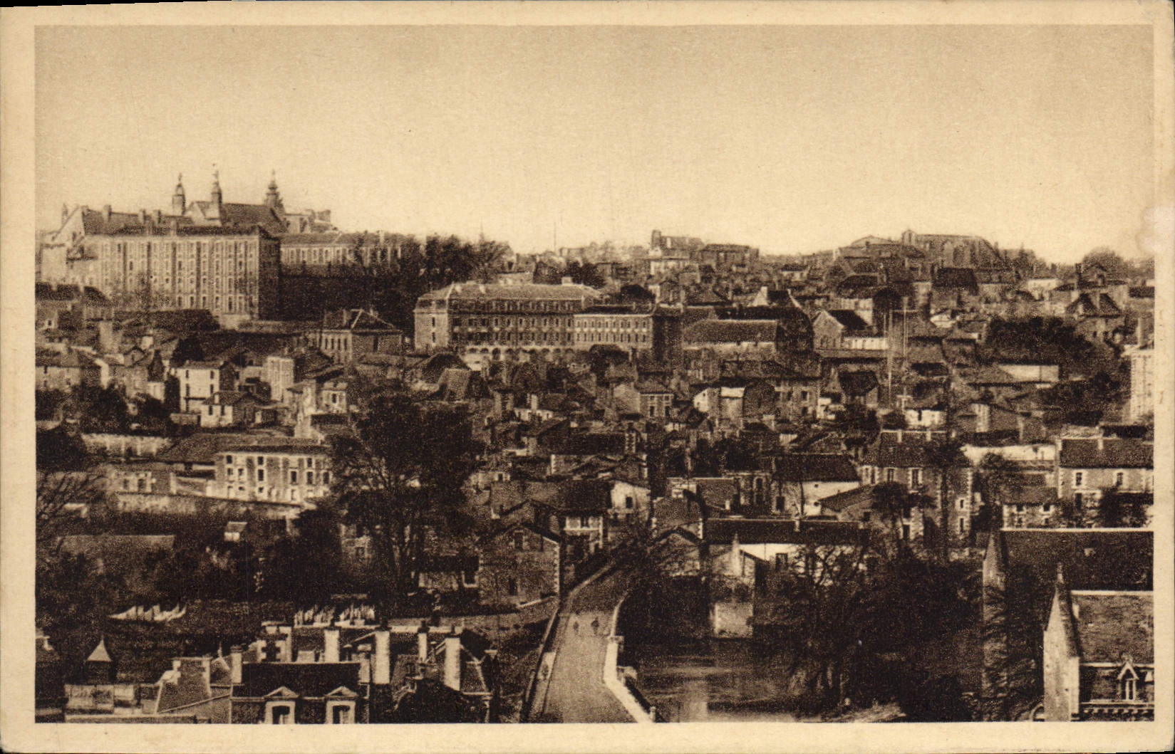 CPA Poitiers (Vienne) Vue generale du Lycee